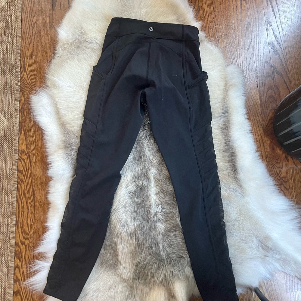 Lululemon black leggings. Mesh sides and pockets .